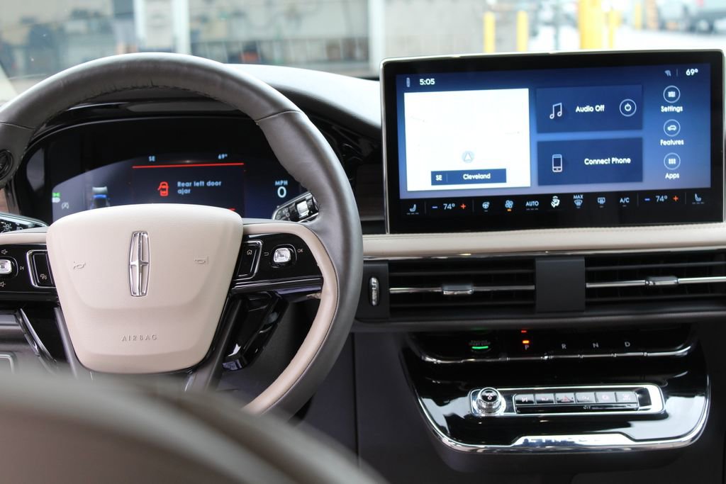 Used 2023 Lincoln Corsair Reserve w/ Equipment Group 201A AWD/4WD image 10