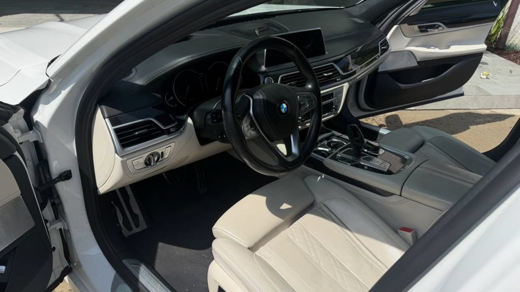 Used 2019 BMW 750i w/ Autobahn Package RWD image 10