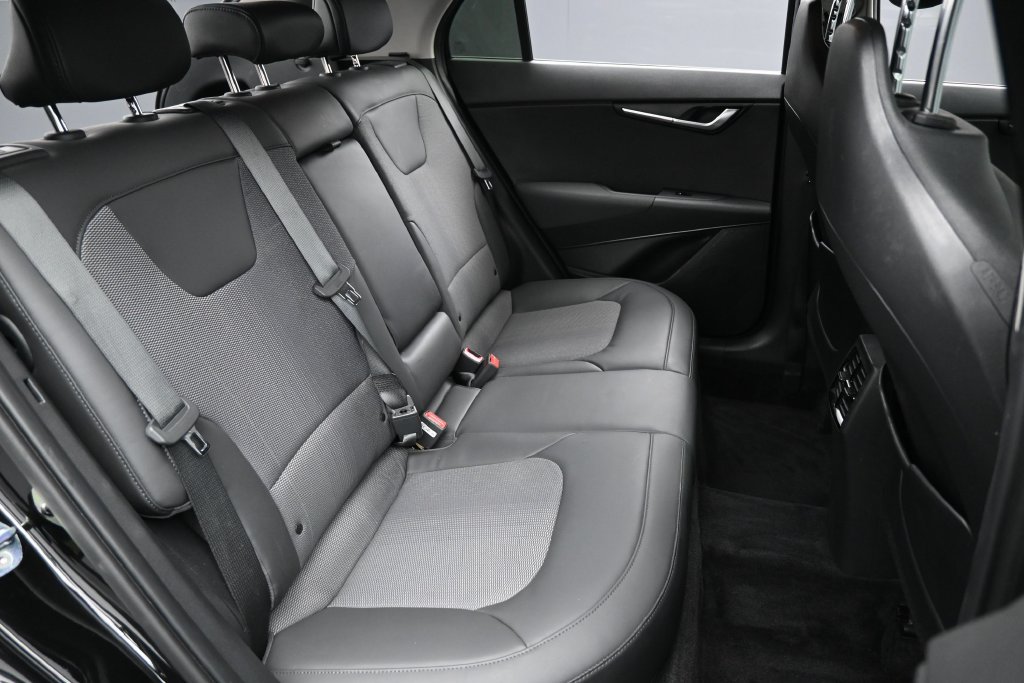 Used 2023 Kia Niro EX FWD image 31
