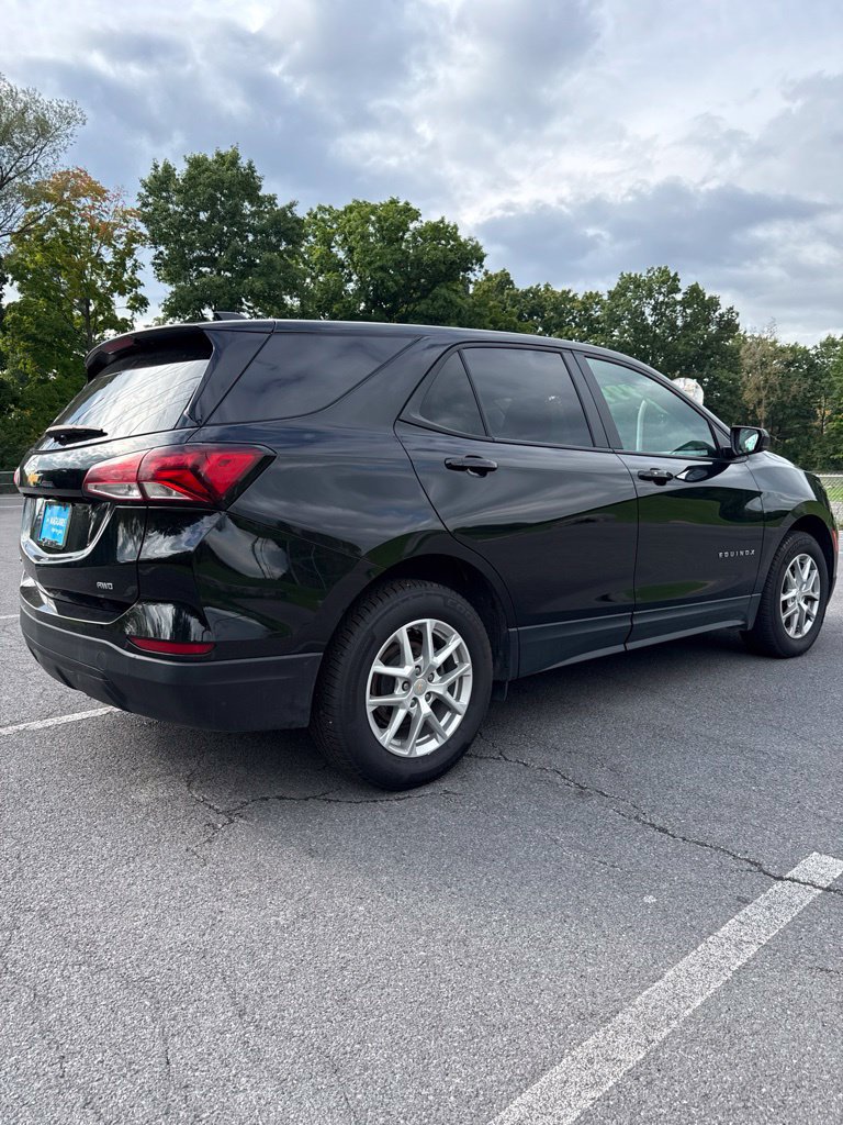Used 2023 Chevrolet Equinox LS w/ LS Convenience Package AWD/4WD image 3