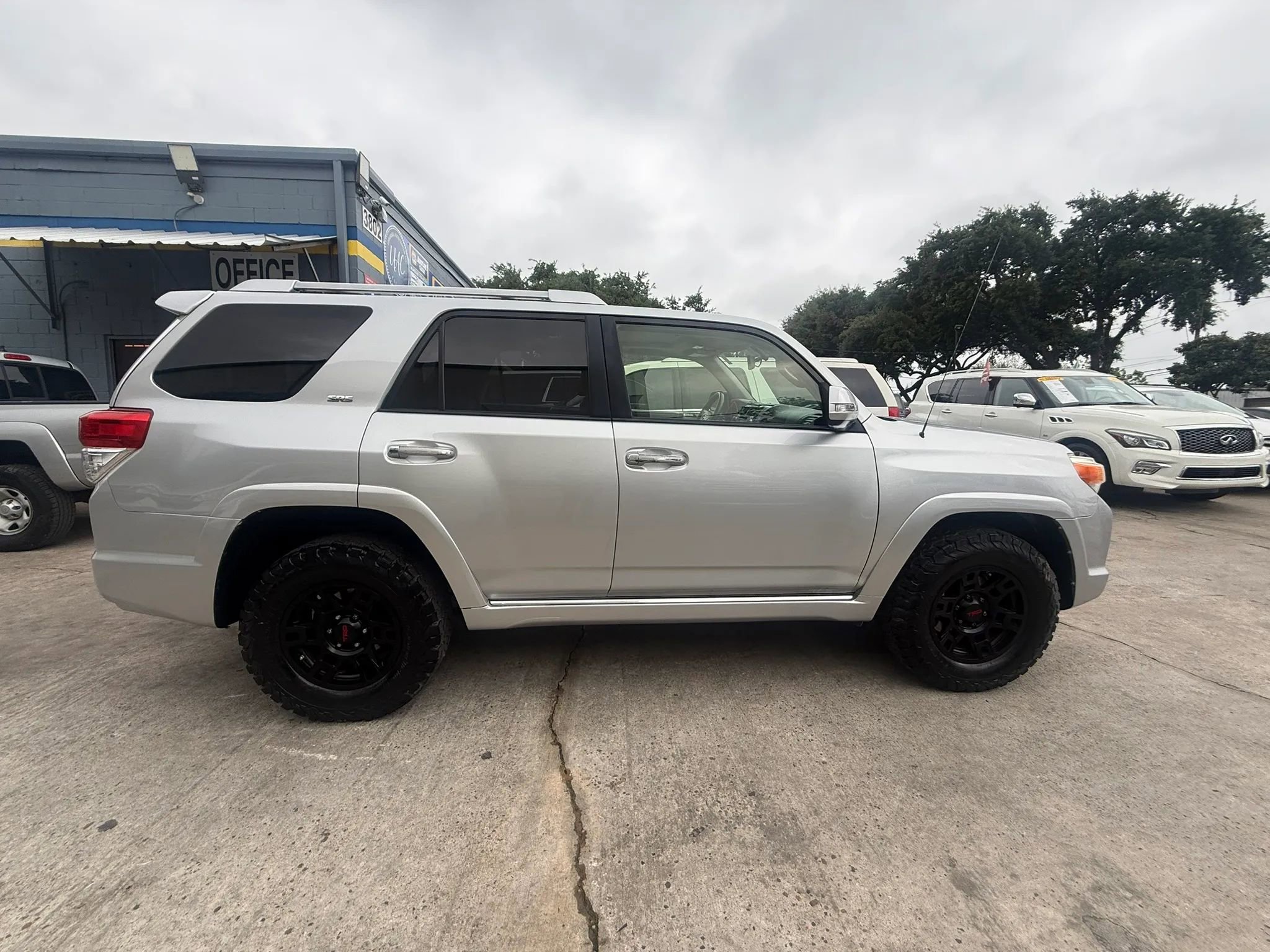 Used 2013 Toyota 4Runner SR5 w/ Convenience Pkg AWD/4WD image 8