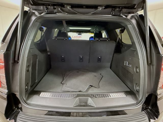 Used 2025 Chevrolet Suburban Premier AWD/4WD image 30