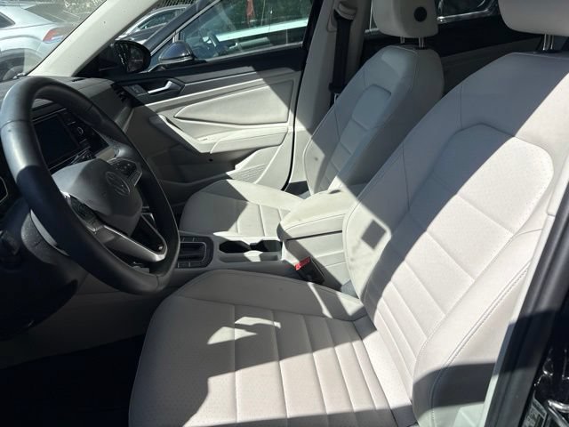 Certified 2024 Volkswagen Jetta SE w/ Panoramic Sunroof Package FWD image 7