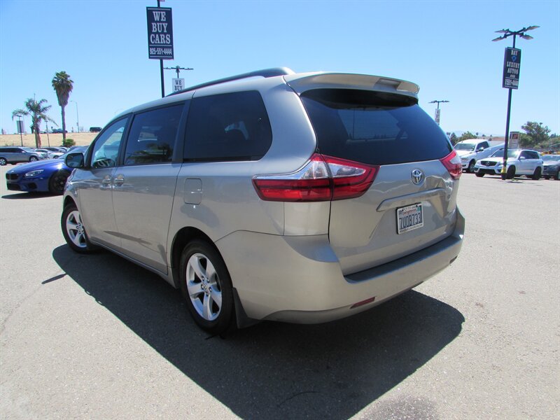 Used 2017 Toyota Sienna LE FWD image 5