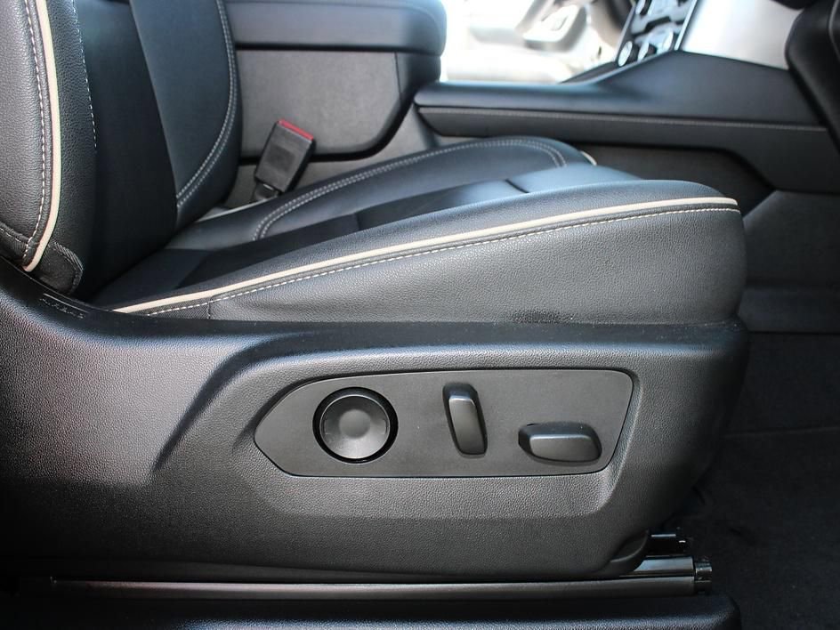 Used 2023 Chevrolet Tahoe Premier AWD/4WD image 26