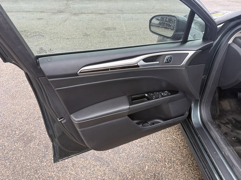 Used 2016 Ford Fusion SE w/ Equipment Group 202A image 7