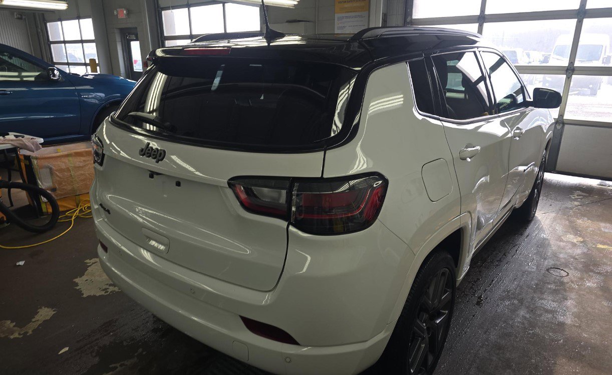 Used 2025 Jeep Compass Limited w/ High Altitude Package image 4