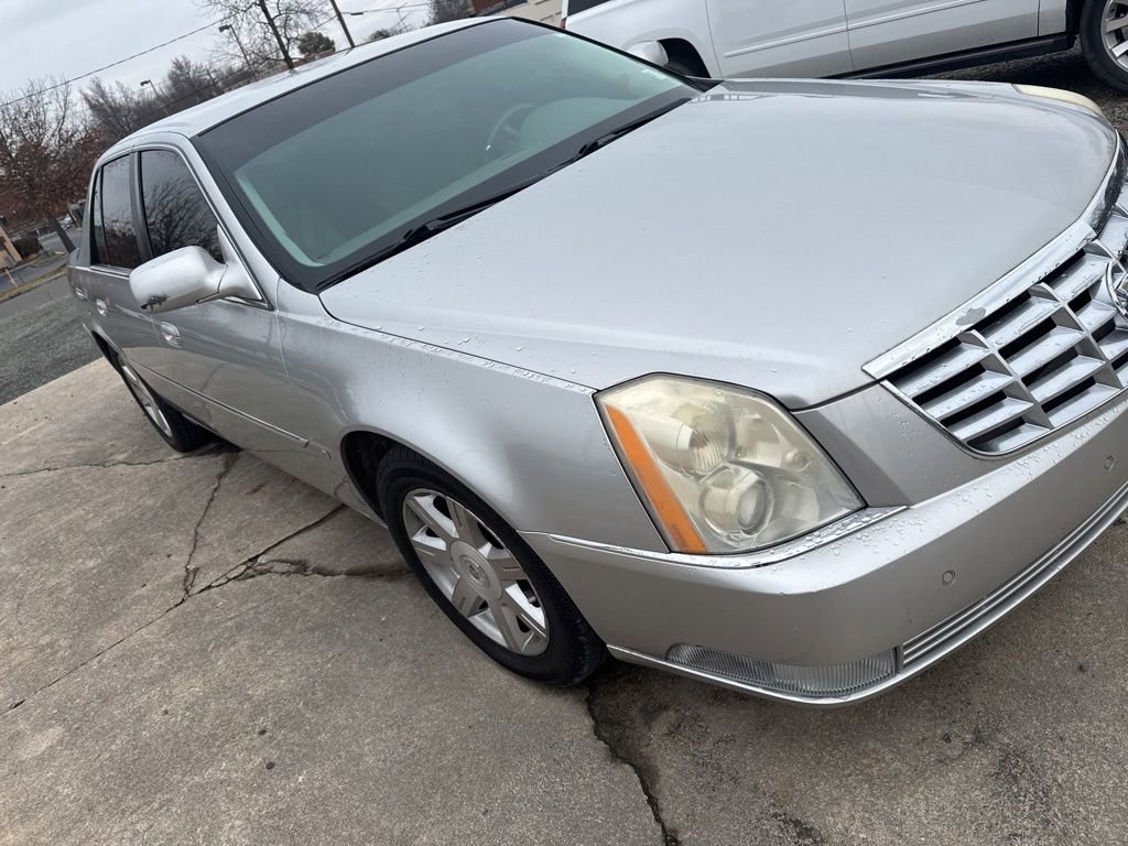 Used 2007 Cadillac DTS Luxury I w/ Trunk Convenience Package image 3
