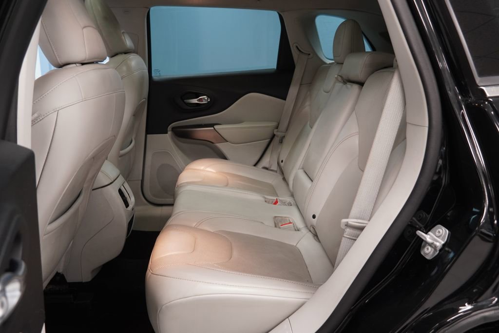 Used 2019 Jeep Cherokee Limited image 23