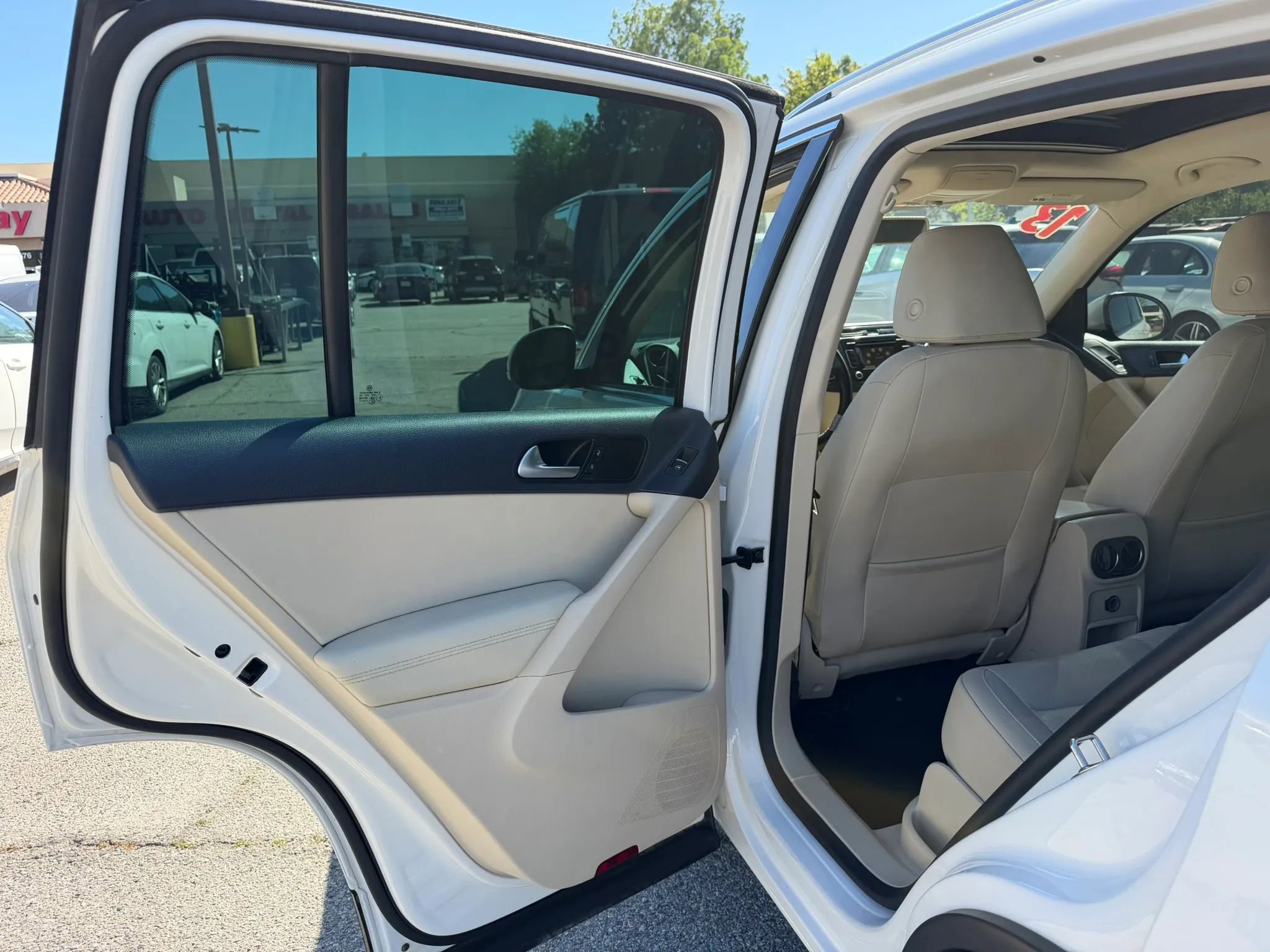 Used 2013 Volkswagen Tiguan SE FWD image 18