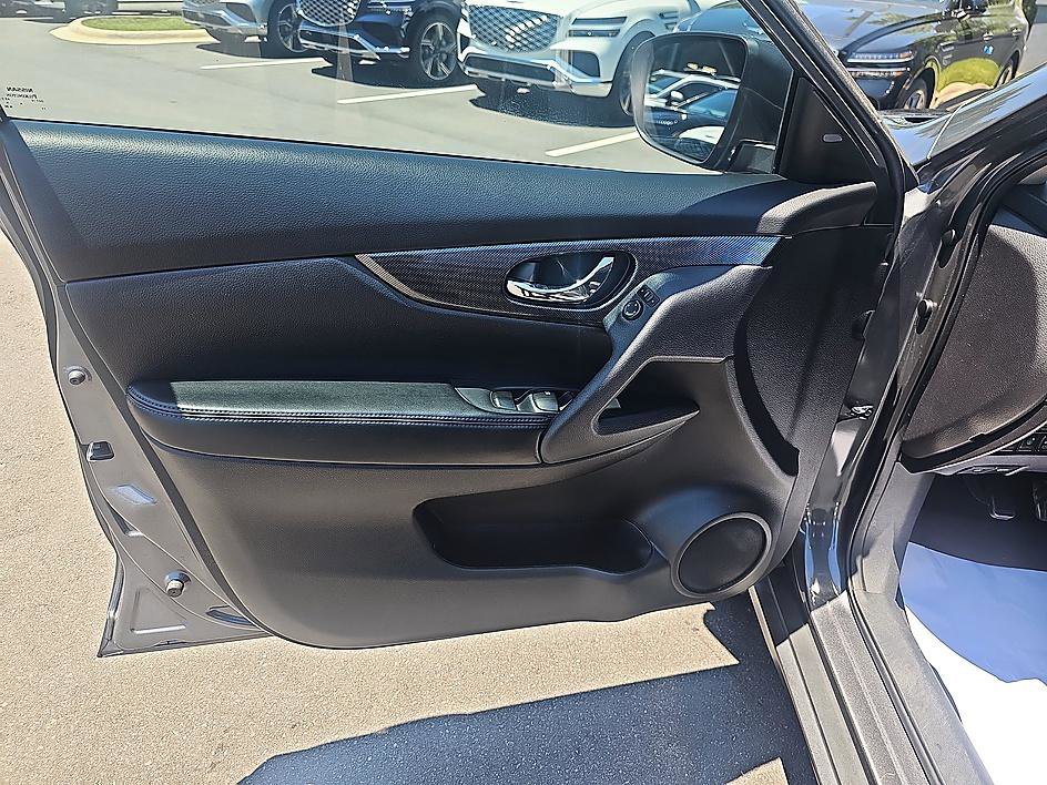 Used 2015 Nissan Rogue SL w/ SL Premium Package AWD/4WD image 11