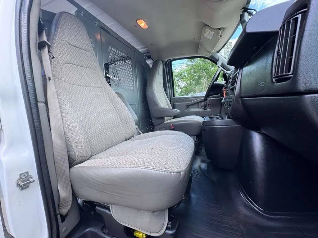 Used 2016 Chevrolet Express 2500 RWD image 15