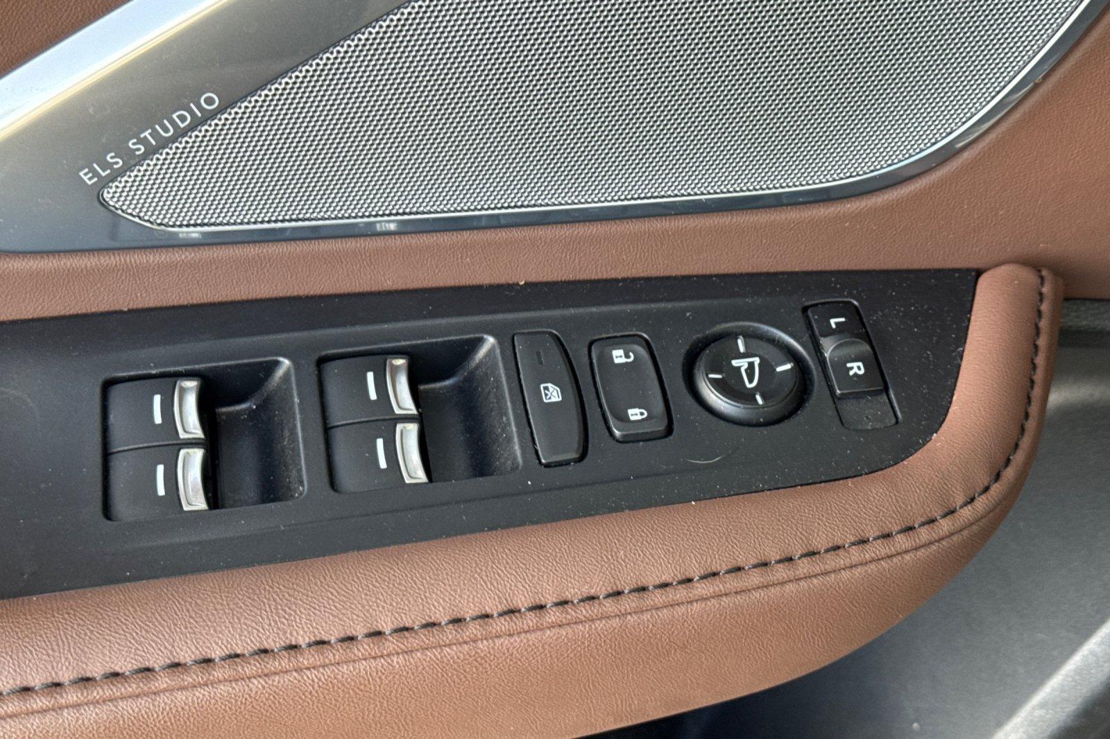 Used 2025 Acura RDX w/ Technology Package AWD/4WD image 12