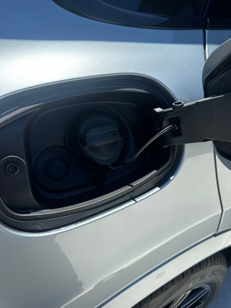 Used 2025 Porsche Cayenne Coupe image 29