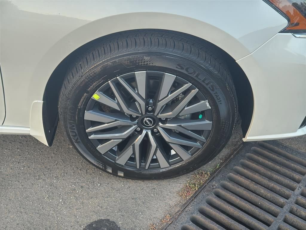 New 2025 Nissan Altima 2.5 SV w/ SV Premium Package image 9