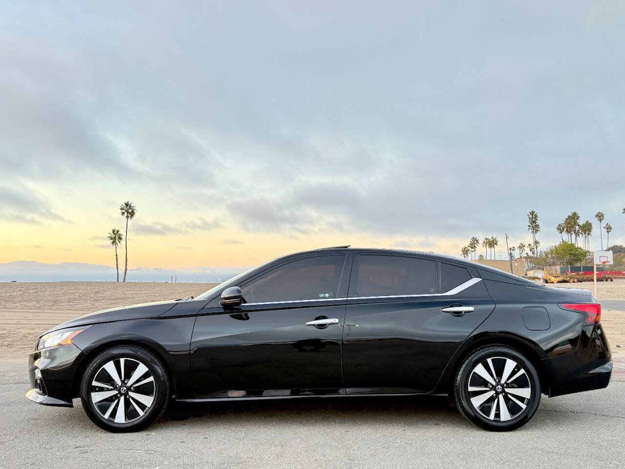 Used 2019 Nissan Altima 2.5 SV image 2