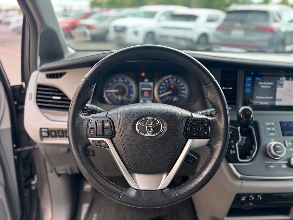 Used 2017 Toyota Sienna XLE w/ XLE Navigation Package AWD/4WD image 25