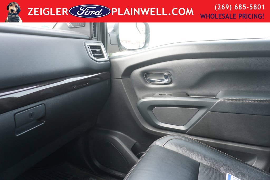Used 2018 Nissan Titan SL w/ Midnight Edition image 31