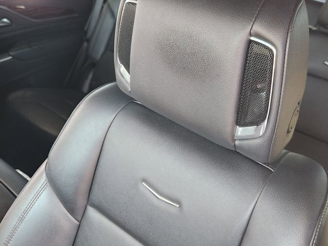 Used 2022 Cadillac Escalade Luxury w/ LPO, Illumination Package AWD/4WD image 23