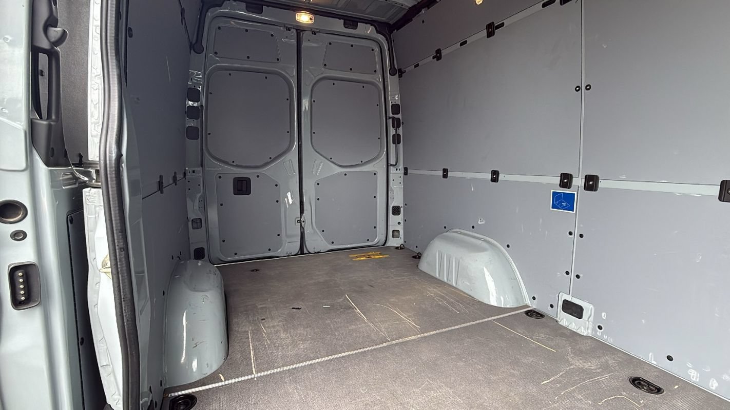 Used 2020 Mercedes-Benz Sprinter 2500 image 14