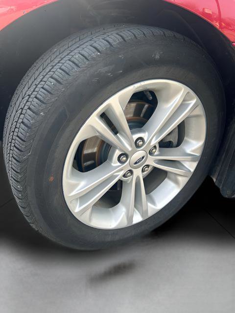 Used 2014 Ford Taurus SEL image 25