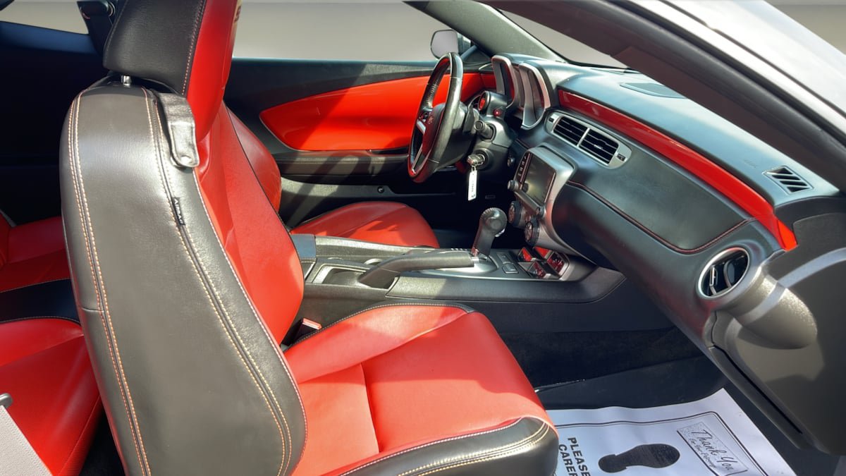 Used 2015 Chevrolet Camaro SS w/ RS Package RWD image 9