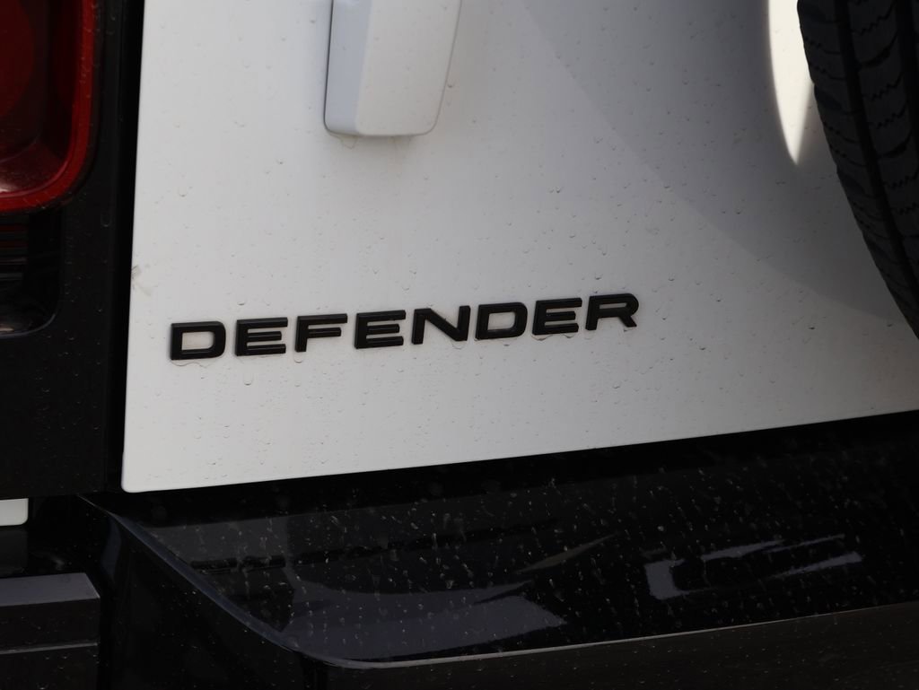 Used 2024 Land Rover Defender 110 X-Dynamic SE image 15