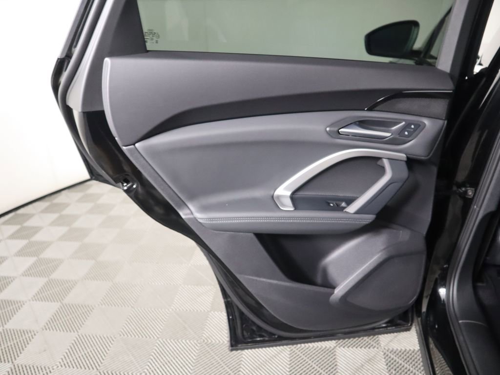 Used 2025 Audi Q5 Premium w/ Convenience Package image 29