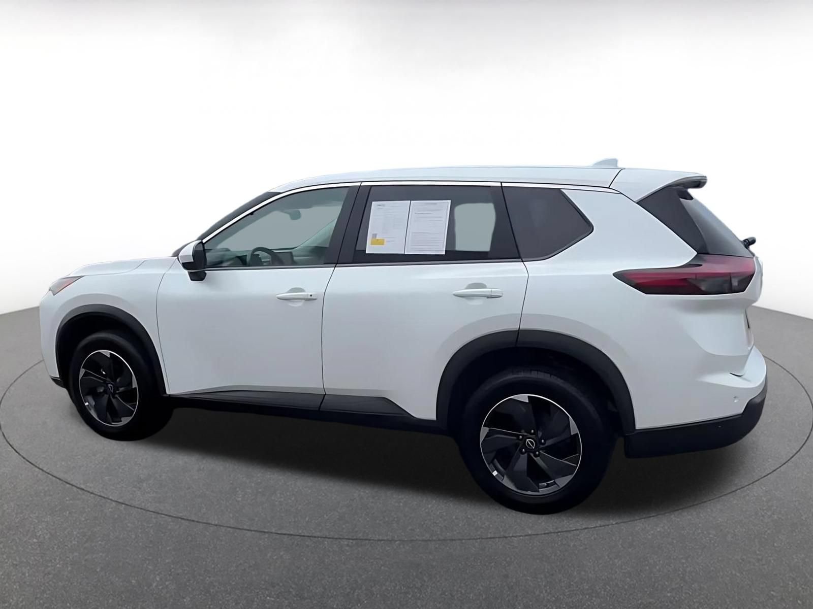 Used 2025 Nissan Rogue SV FWD image 10