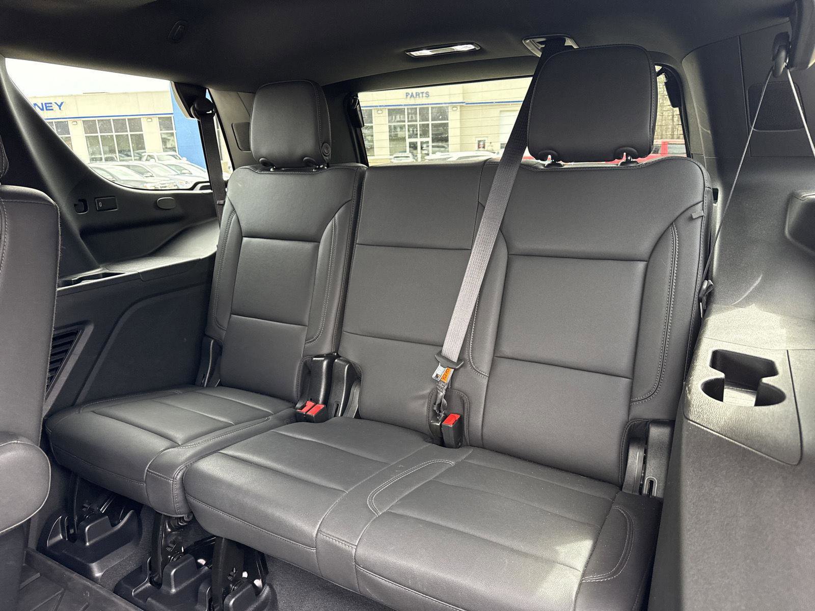 Used 2023 Chevrolet Tahoe Z71 w/ Luxury Package AWD/4WD image 13