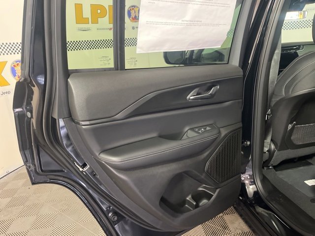 New 2025 Jeep Grand Cherokee Laredo X w/ Luxury Tech Group I image 25