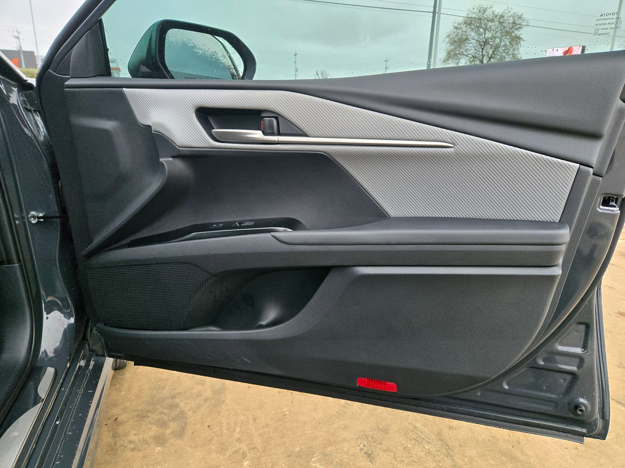 Used 2025 Toyota Camry SE image 31