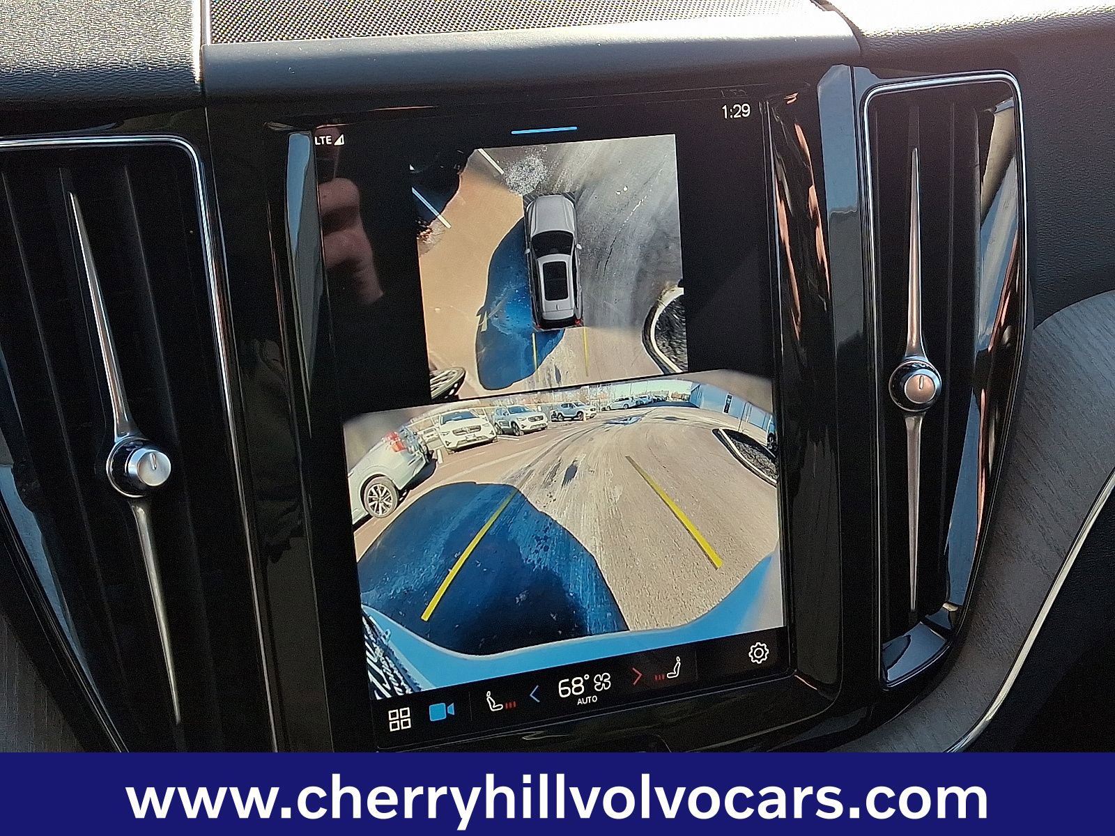 Certified 2025 Volvo XC60 B5 Plus image 19