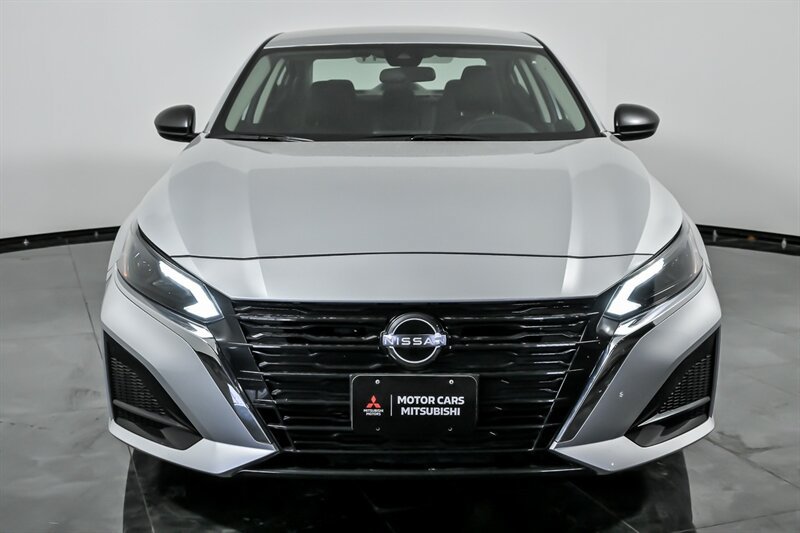 Used 2024 Nissan Altima 2.5 S FWD image 4