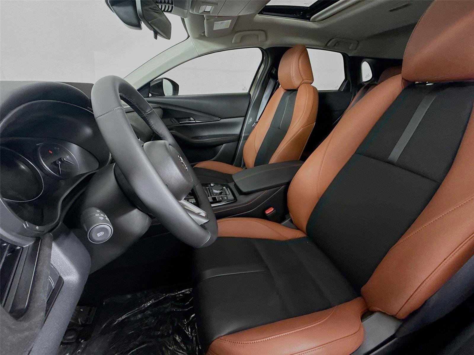 New 2025 MAZDA CX-30 Carbon image 16