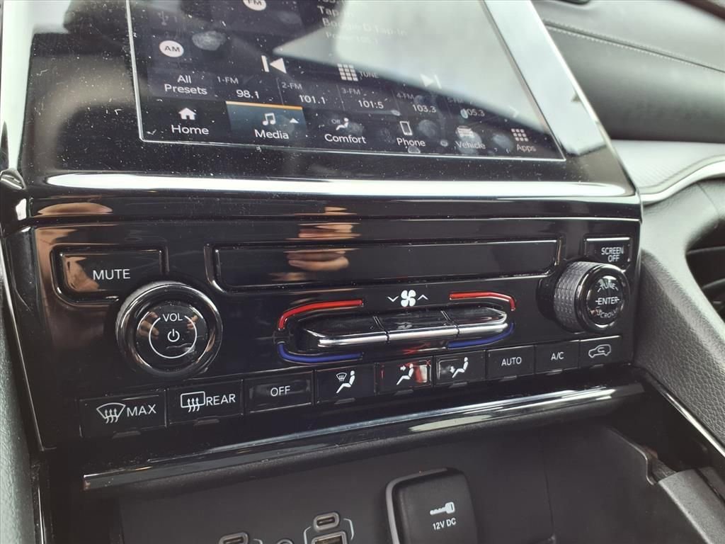 Used 2023 Jeep Grand Cherokee Laredo image 7