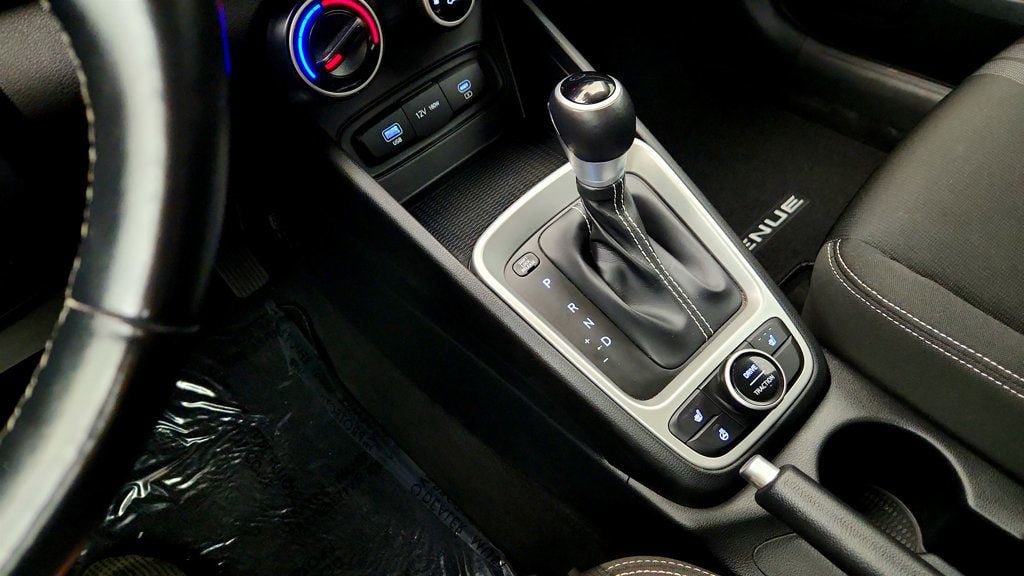 Used 2023 Hyundai Venue FWD image 16