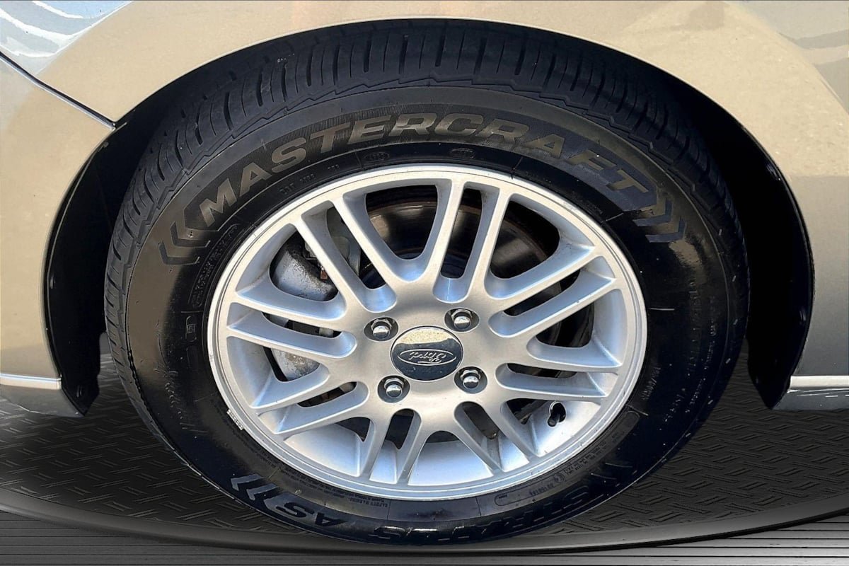 Used 2008 Ford Focus SE FWD image 32