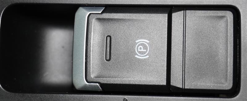 Used 2021 Volkswagen Atlas Cross Sport SEL Premium image 31