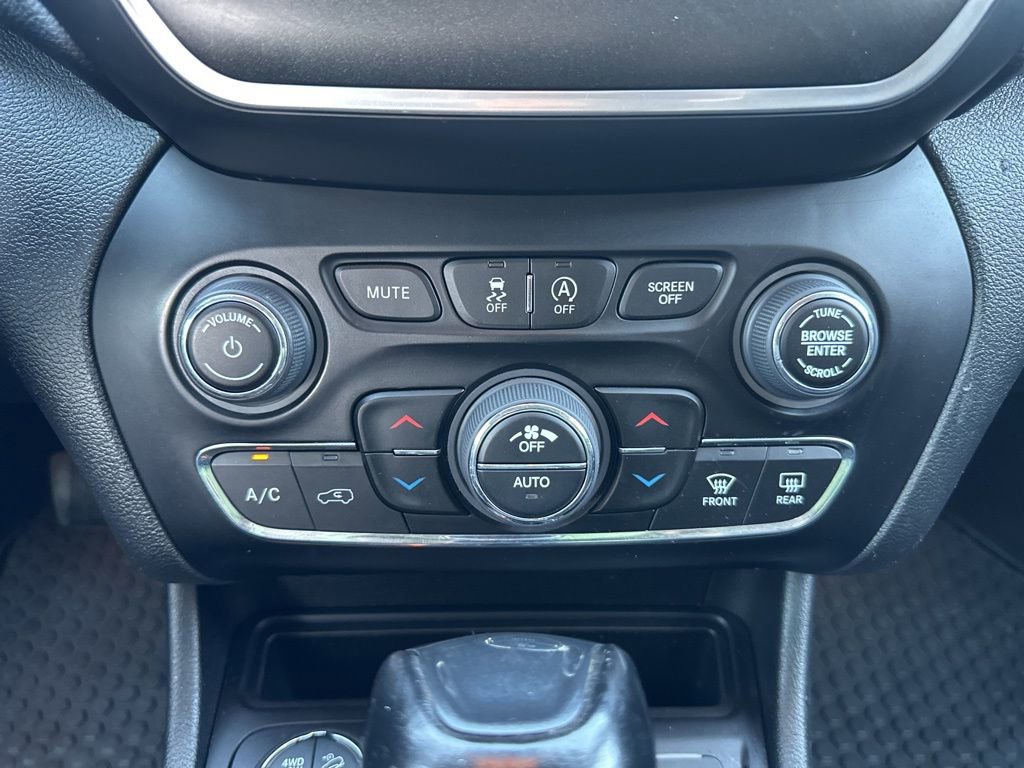 Used 2022 Jeep Cherokee Trailhawk w/ Trailer Tow Group image 20