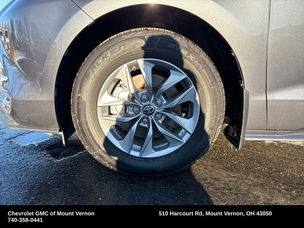 Used 2025 Toyota Sienna XLE w/ XLE Plus Package image 28