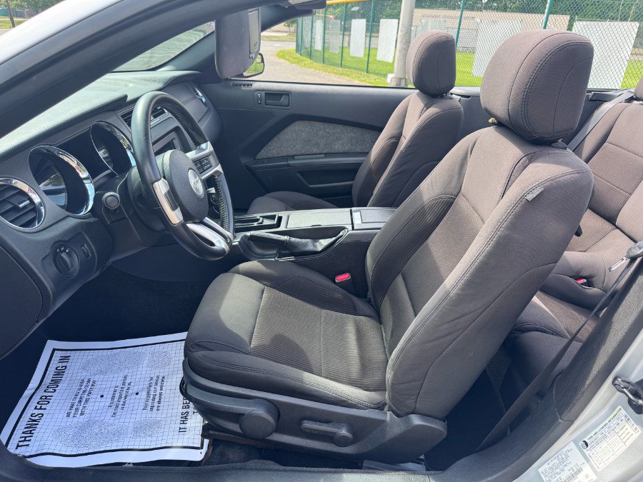 Used 2013 Ford Mustang Convertible RWD image 13