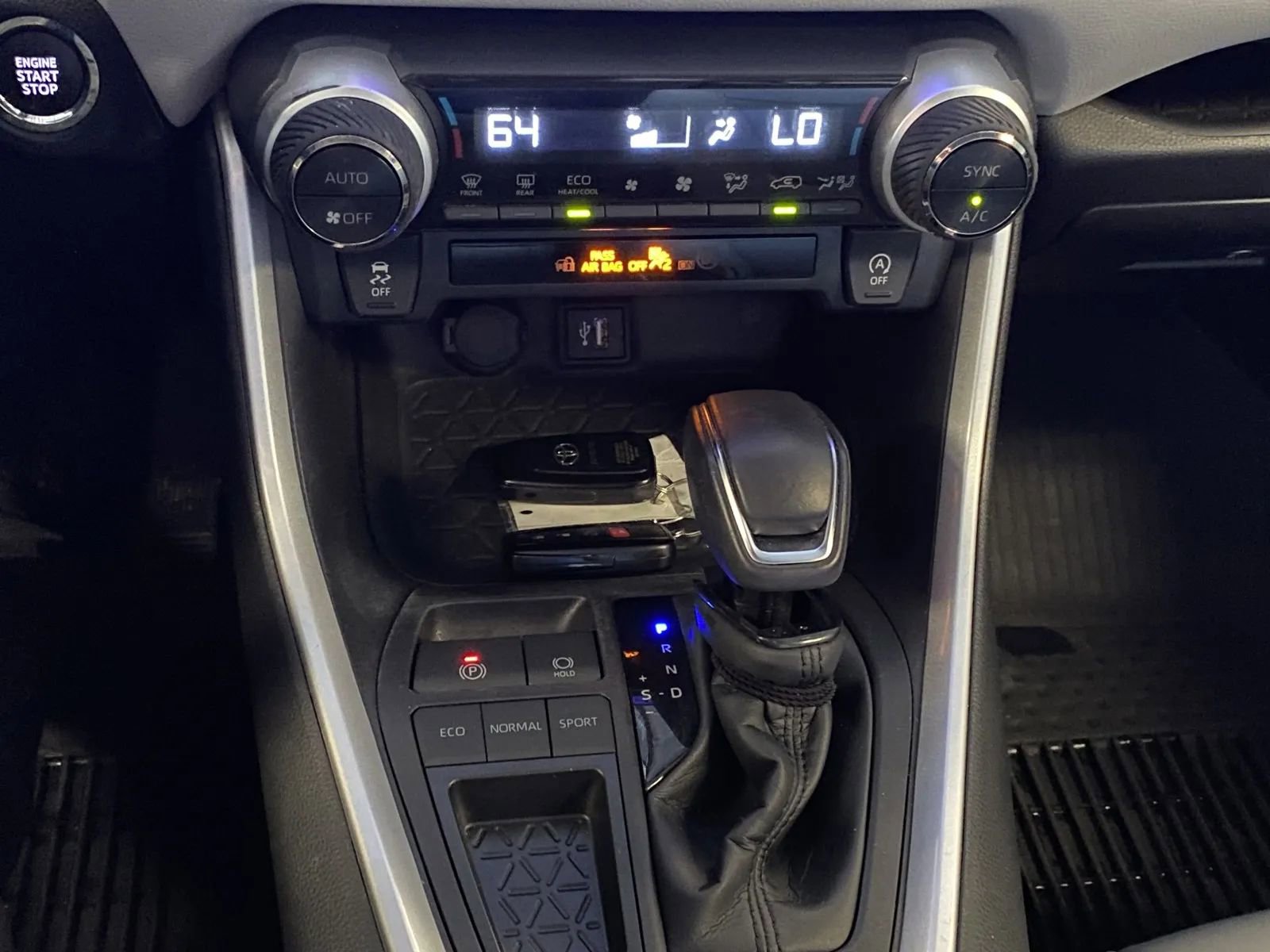 Used 2023 Toyota RAV4 XLE Premium image 14