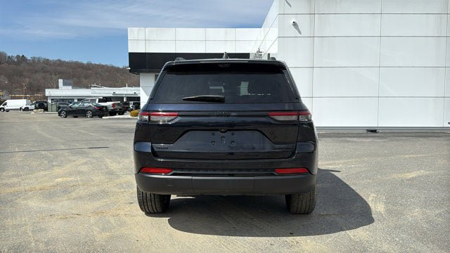 Certified 2024 Jeep Grand Cherokee Limited w/ Luxury Tech Group II image 7