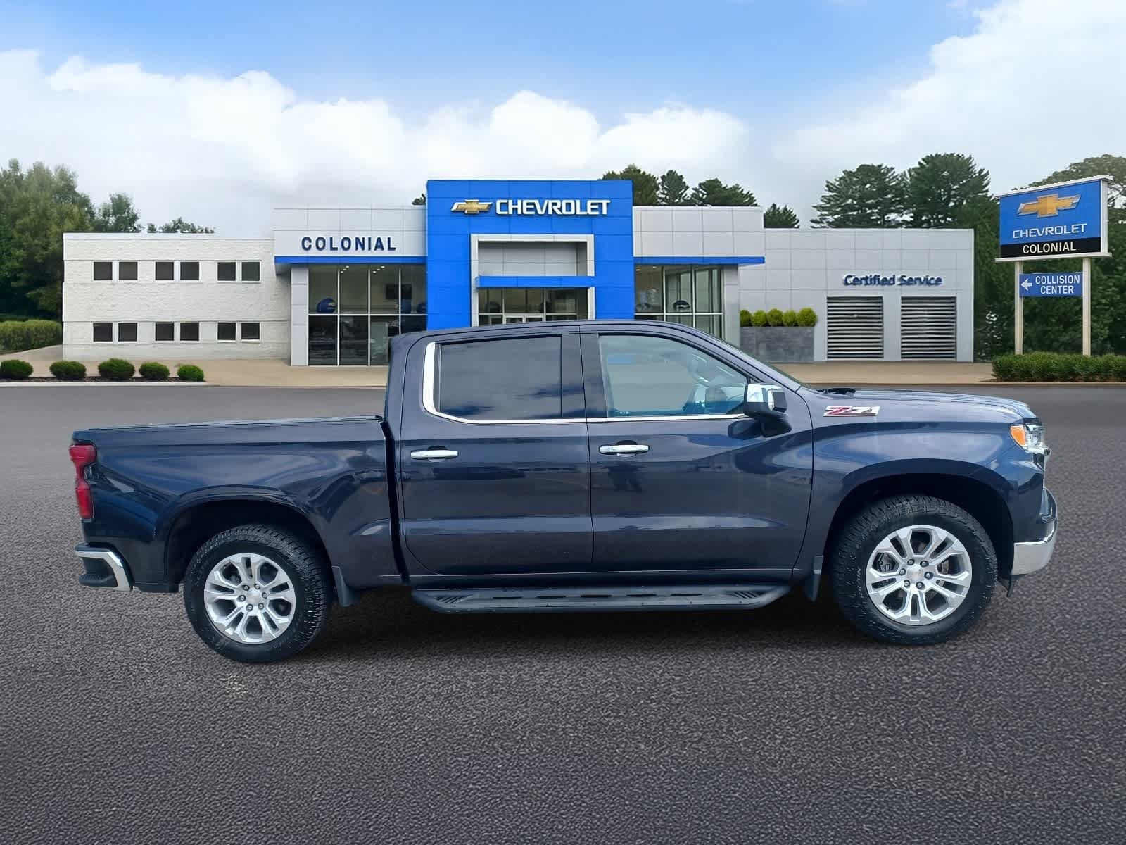 Used 2022 Chevrolet Silverado 1500 LTZ w/ LTZ Premium Package AWD/4WD image 3