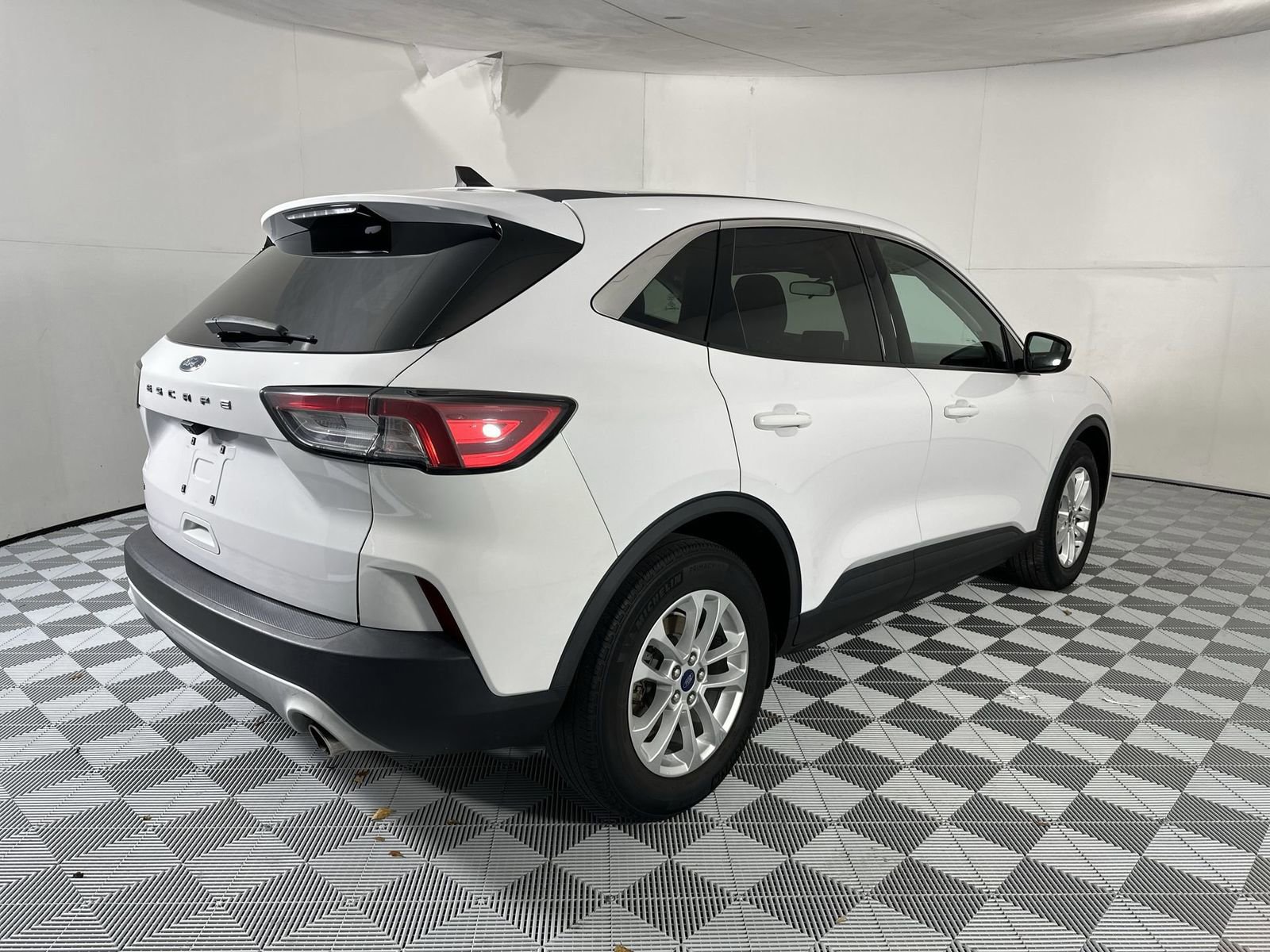 Used 2020 Ford Escape SE image 8