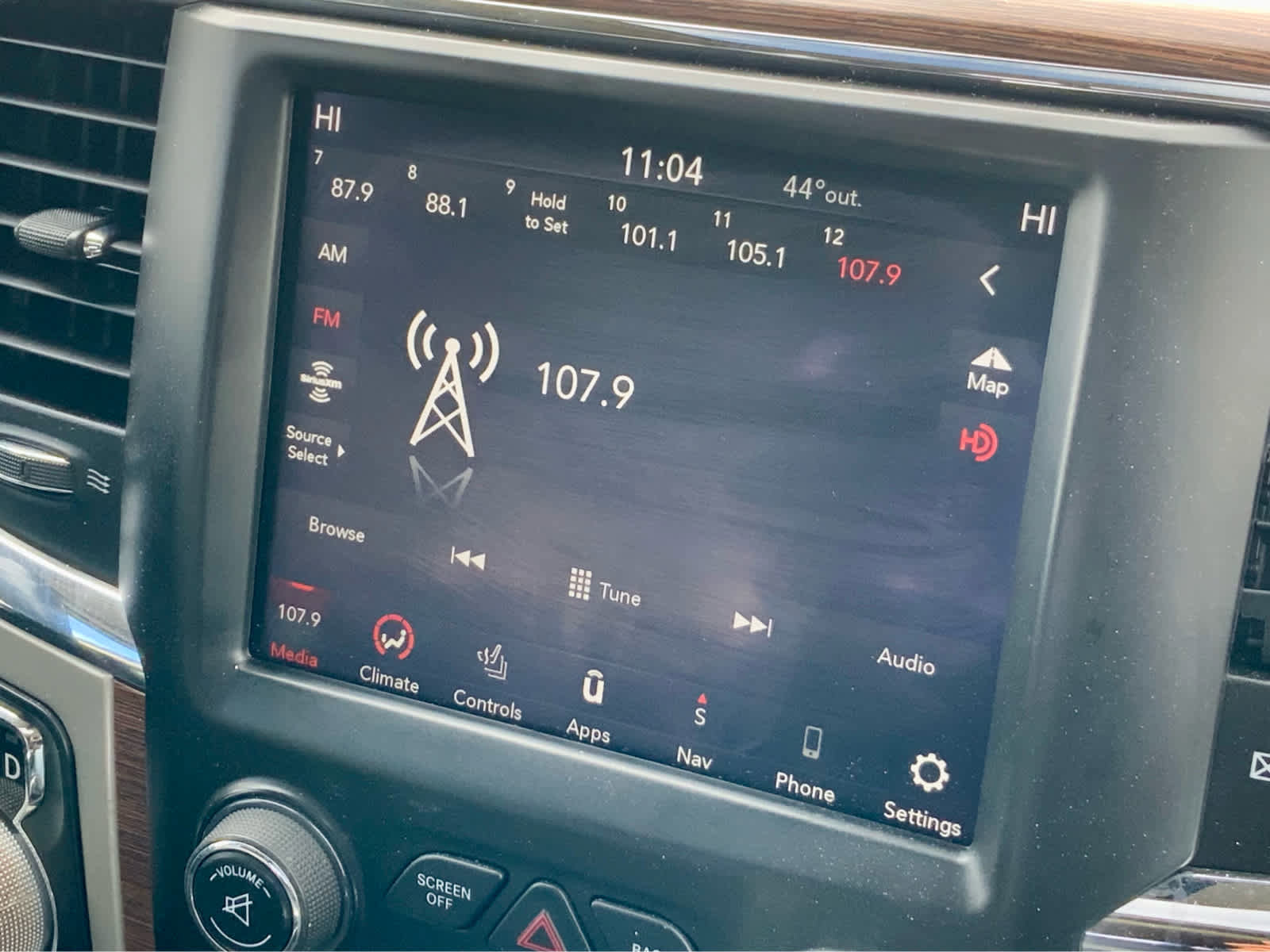 Used 2018 RAM 1500 Laramie image 40