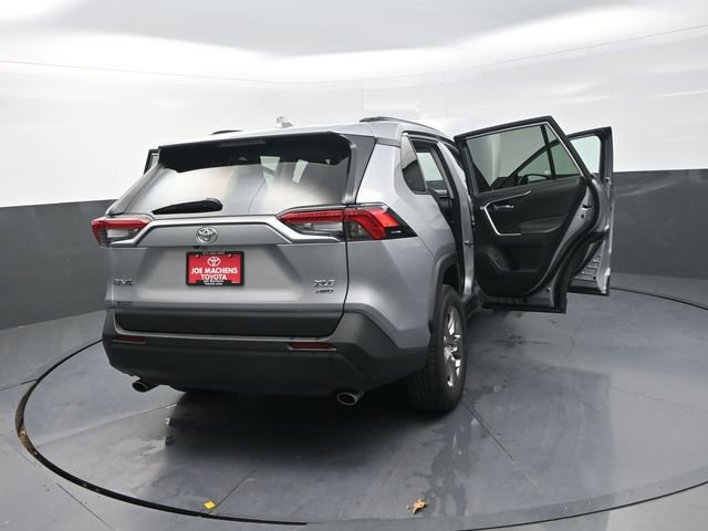 Used 2025 Toyota RAV4 XLE image 40