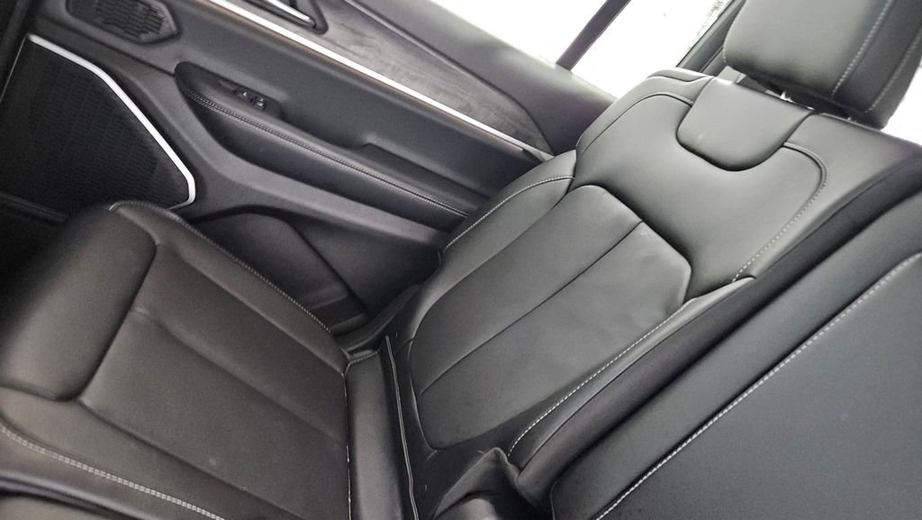 Used 2021 Jeep Grand Cherokee L Limited image 19