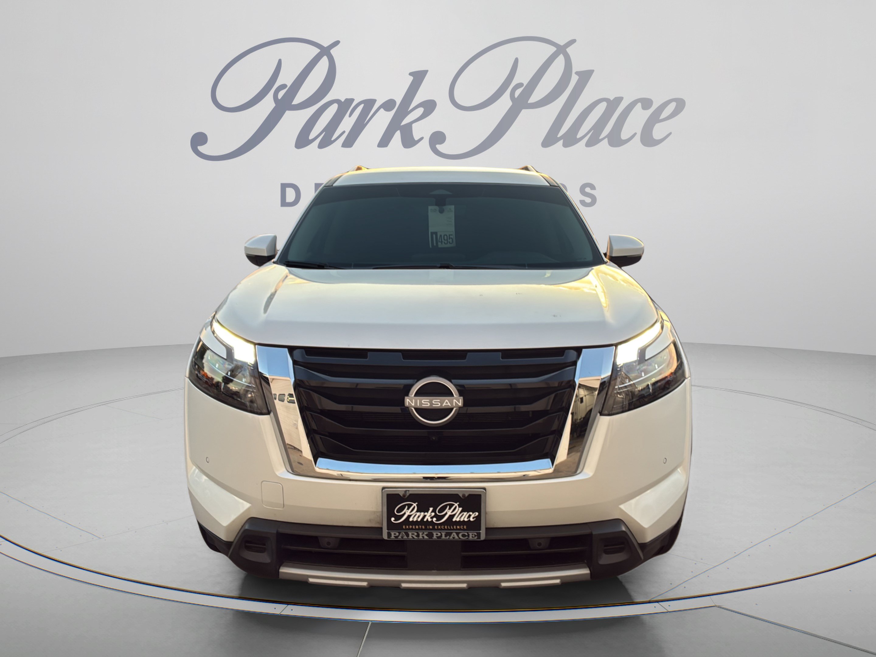 Used 2025 Nissan Pathfinder SL FWD image 9